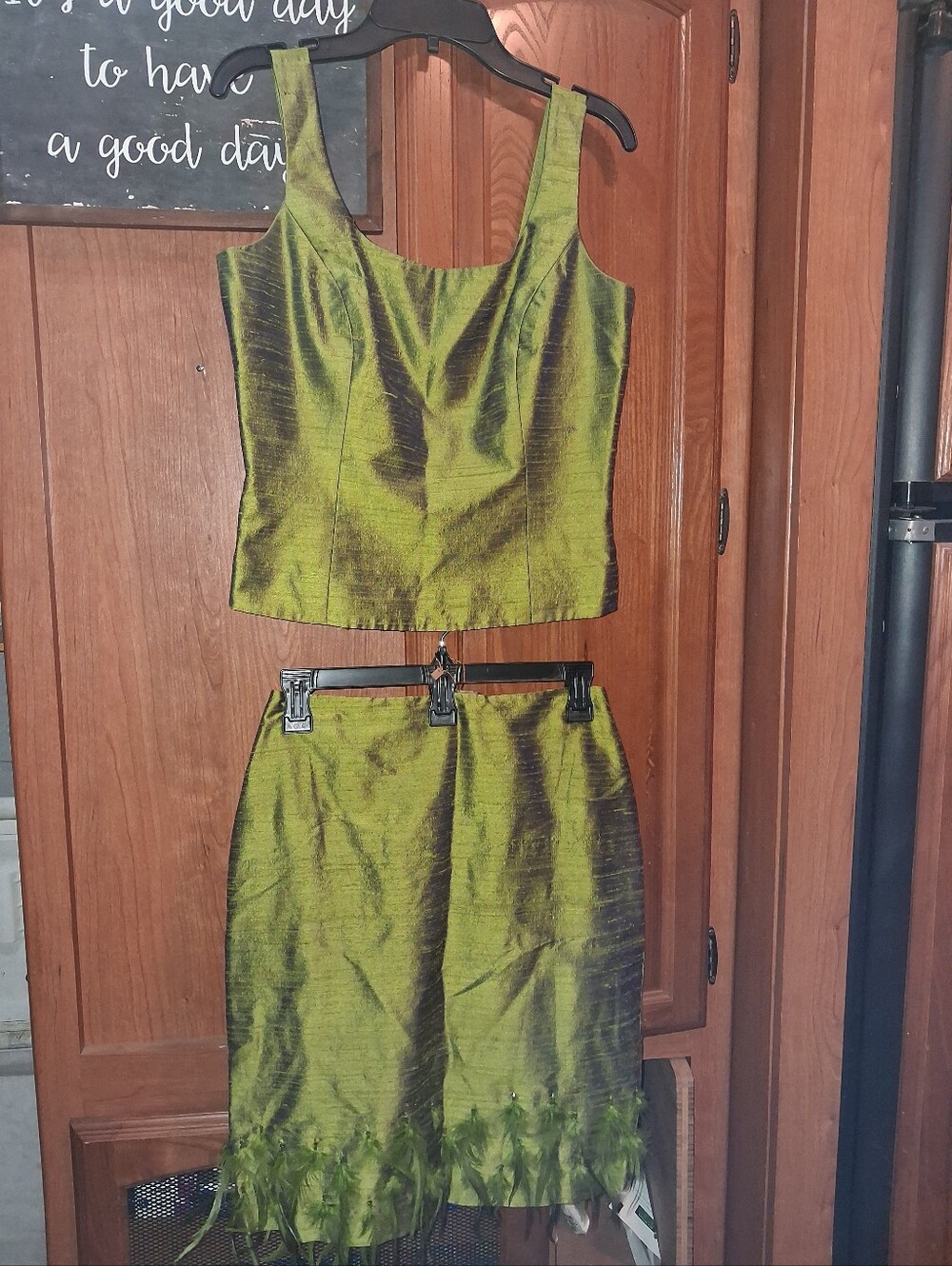 Green Shimmer 100% Silk Two-Piece Crop Top & Feather Hem Skirt Set By Muse Sz 2